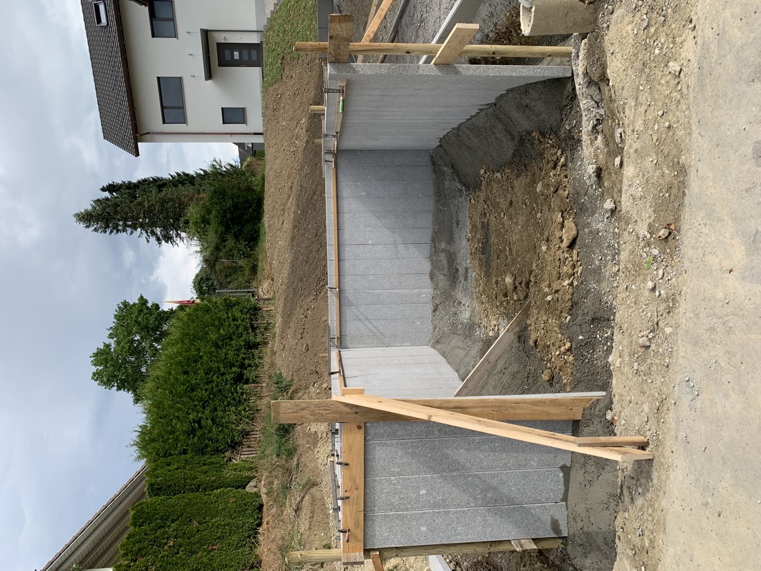 Betonschalung eines Pools im Bau